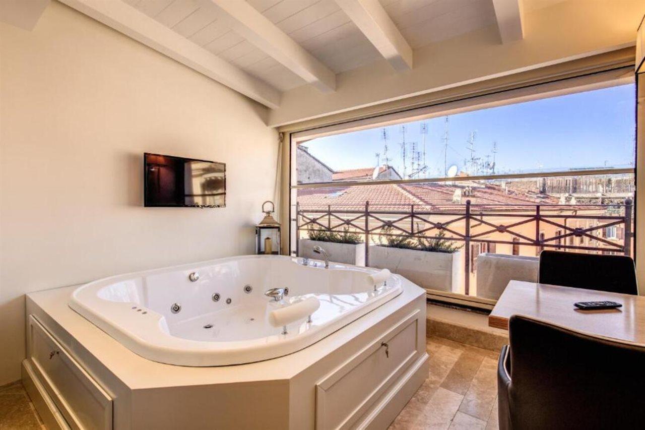 Hotel Domus Mea 3*